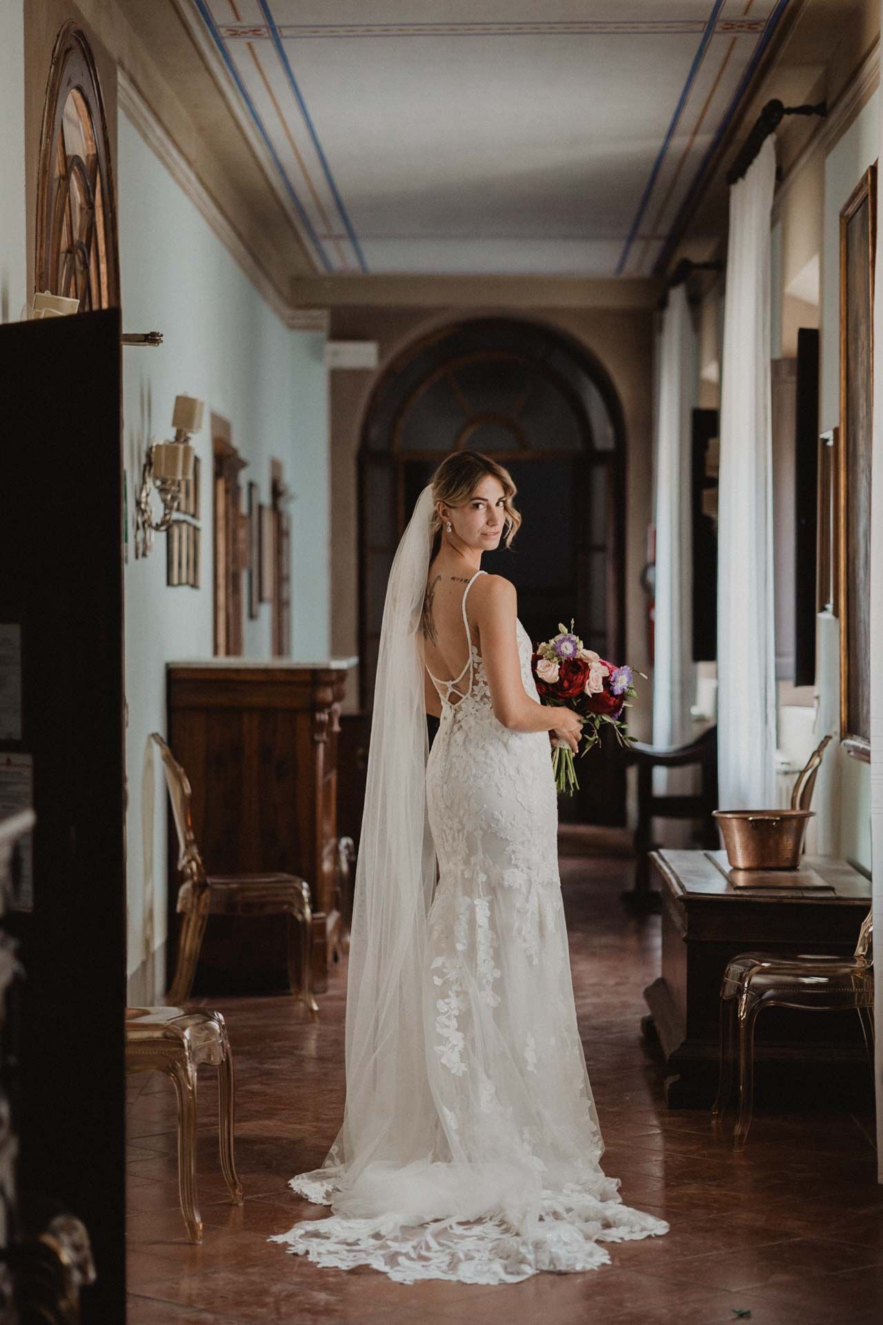 emotional wedding in borgo castelvecchi