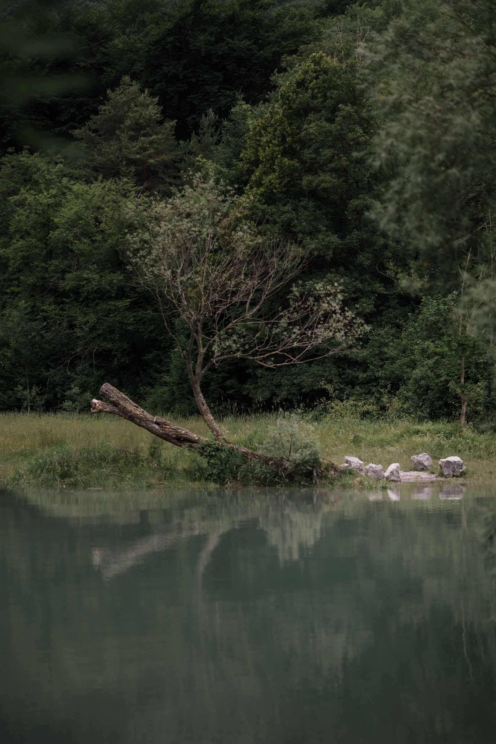 dolomiti lake couple photoshoot