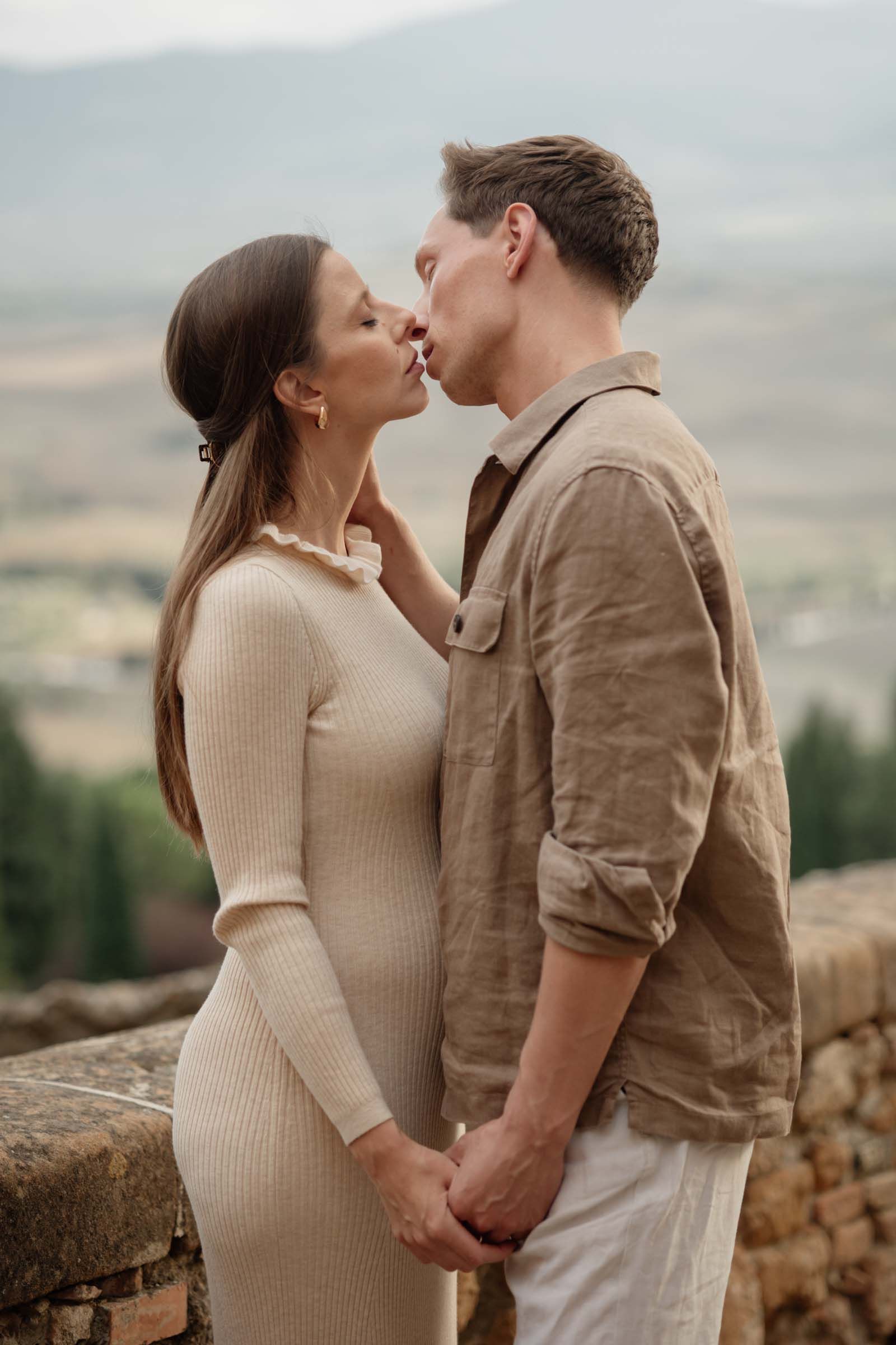 maternity photo session in val d'orcia