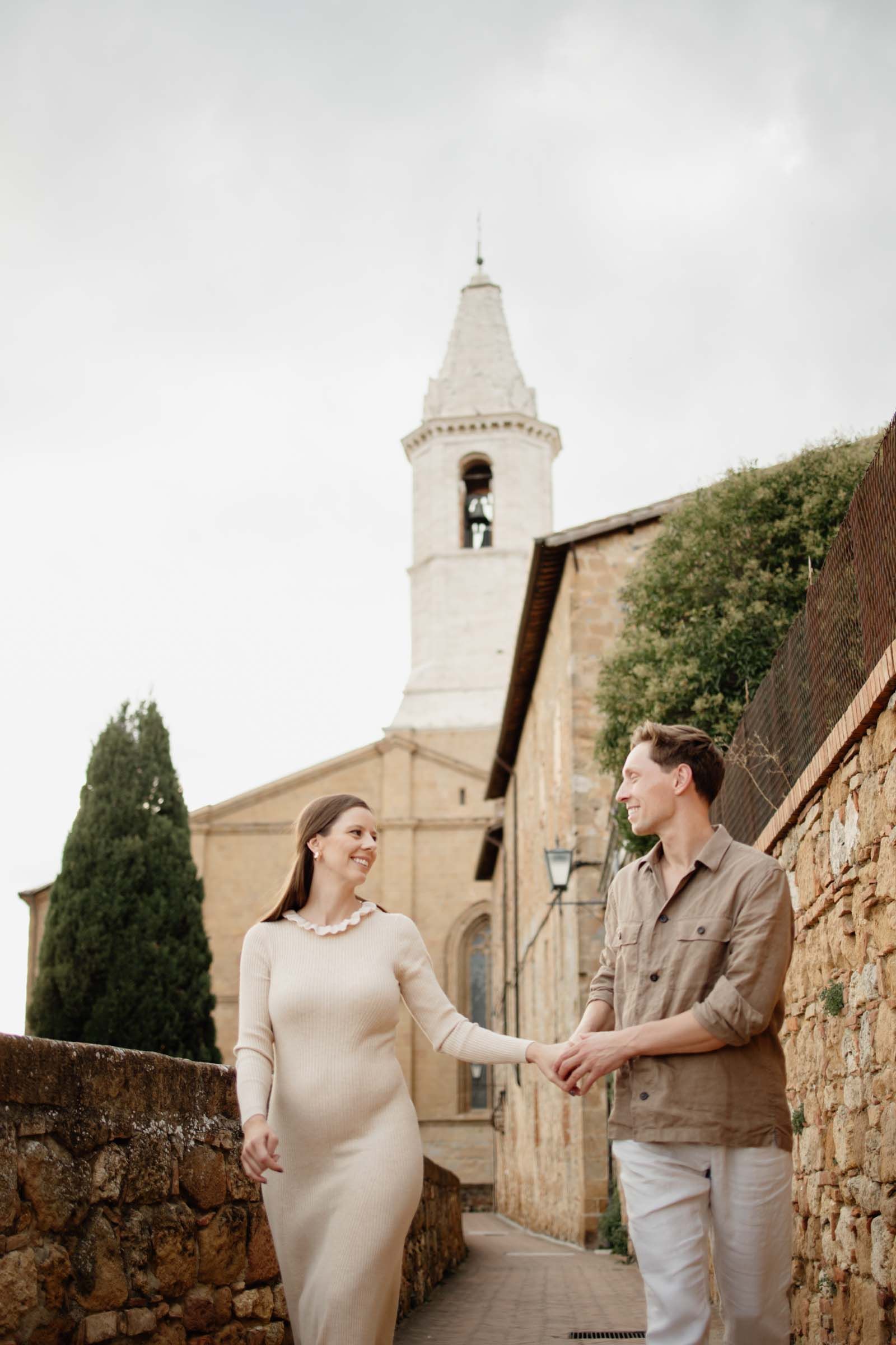 maternity photo session in val d'orcia