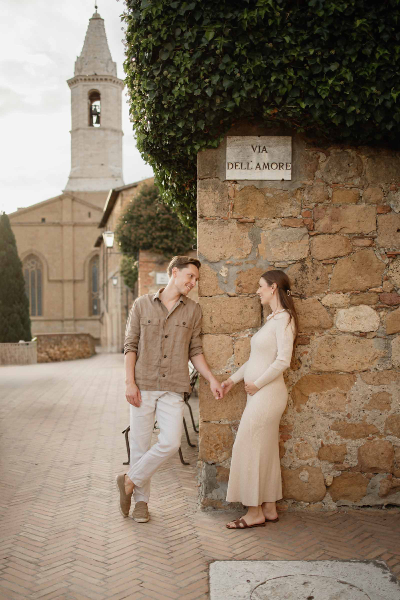 maternity photo session in val d'orcia