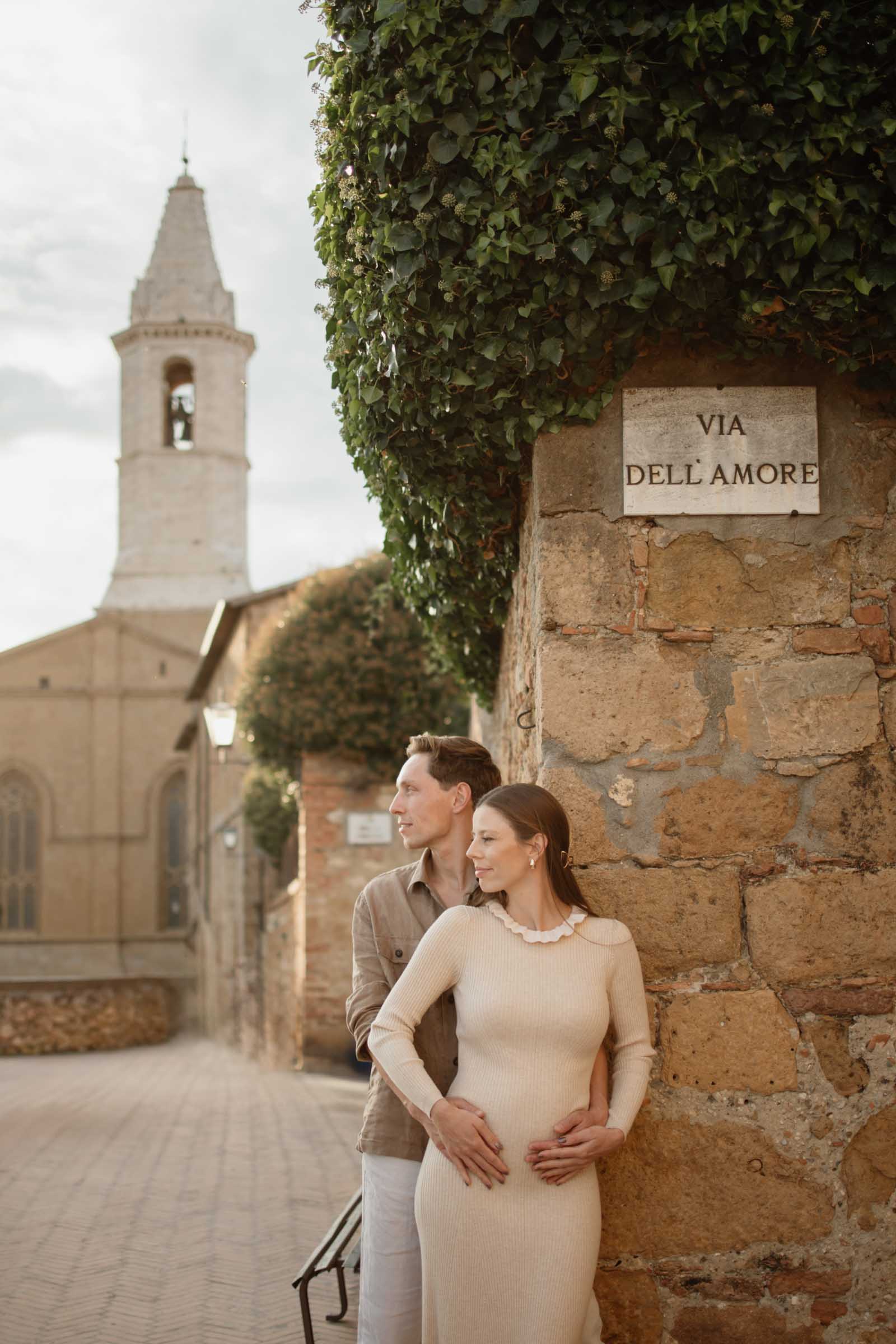 maternity photo session in val d'orcia