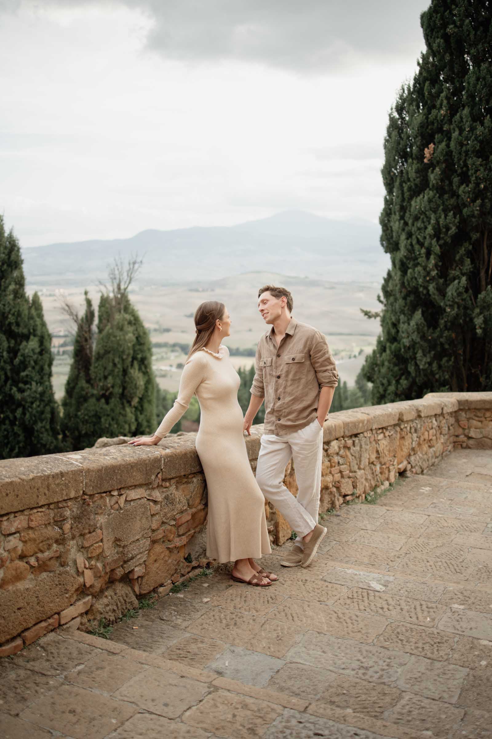 maternity photo session in val d'orcia