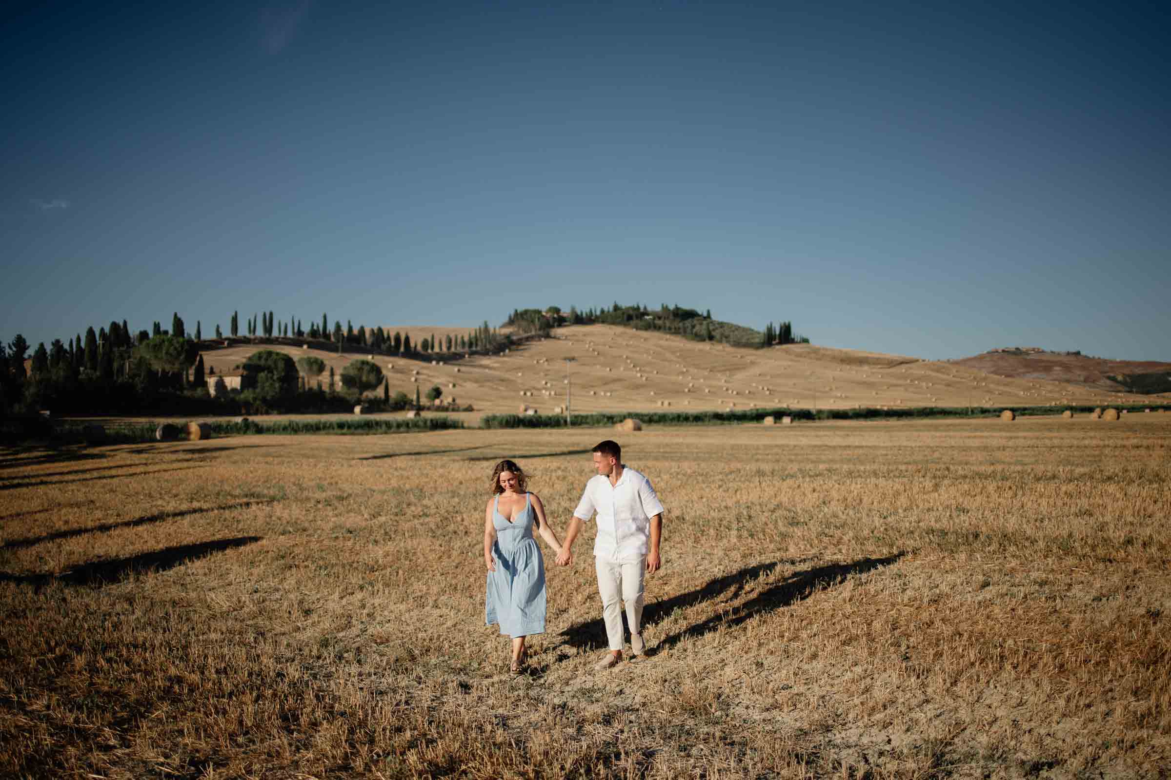 pre-wedding photoshoot in siena countryside