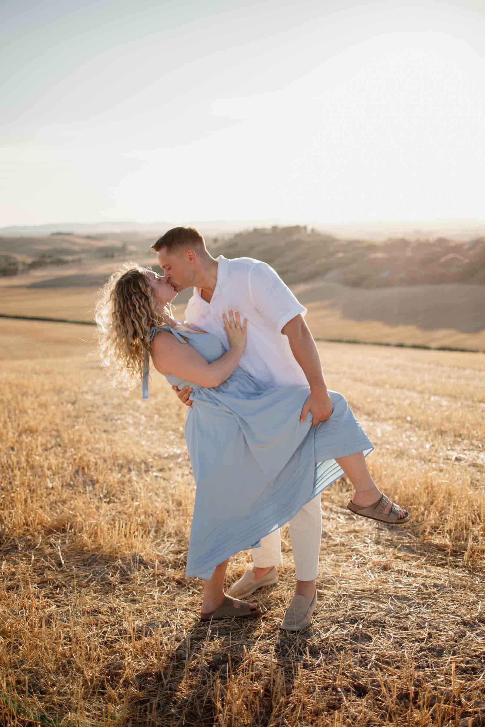 pre-wedding photoshoot in siena countryside