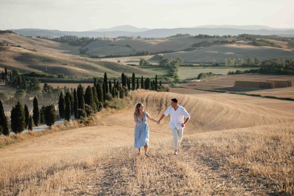 pre-wedding photoshoot in siena countryside