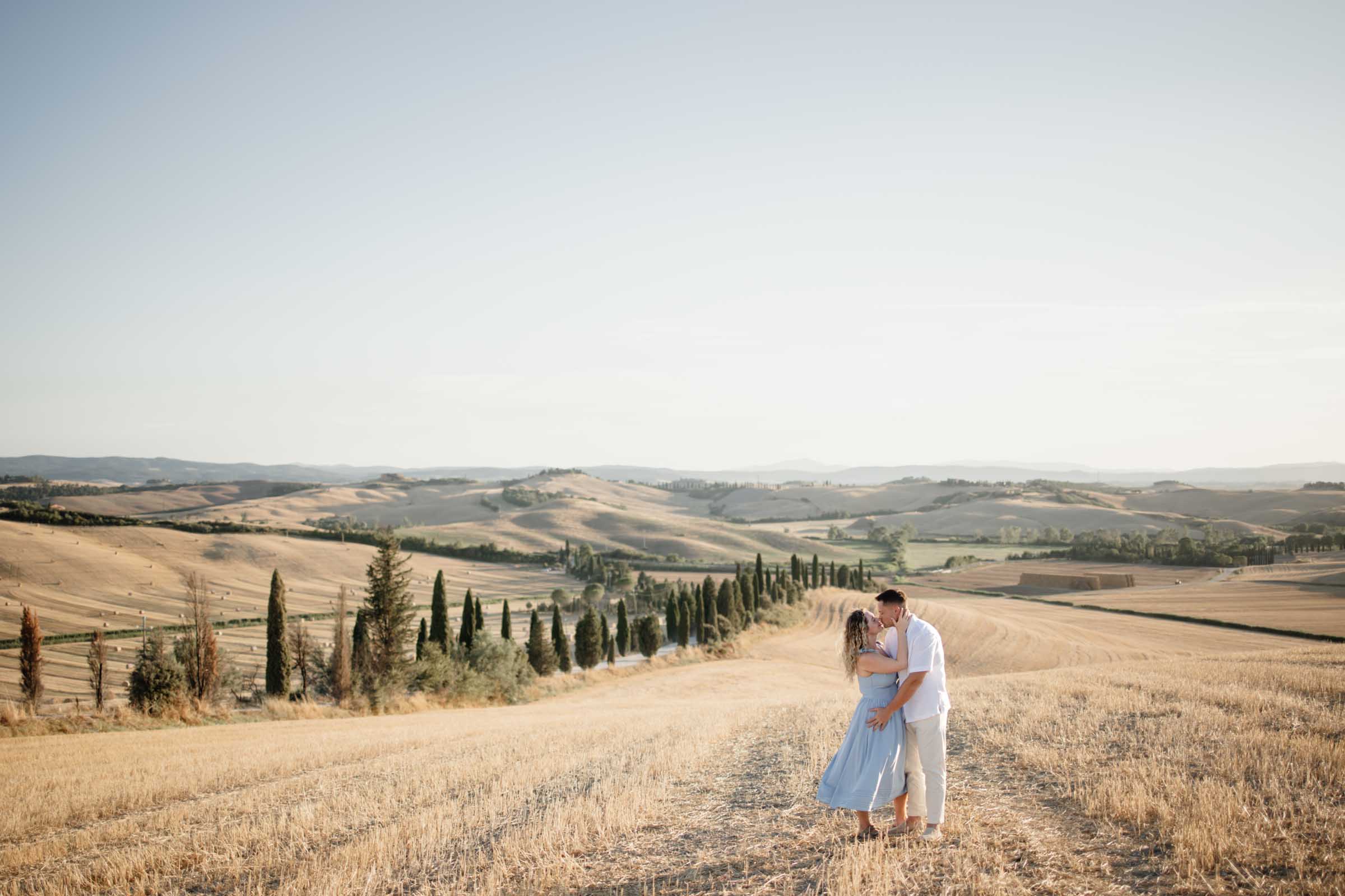 pre-wedding photoshoot in siena countryside
