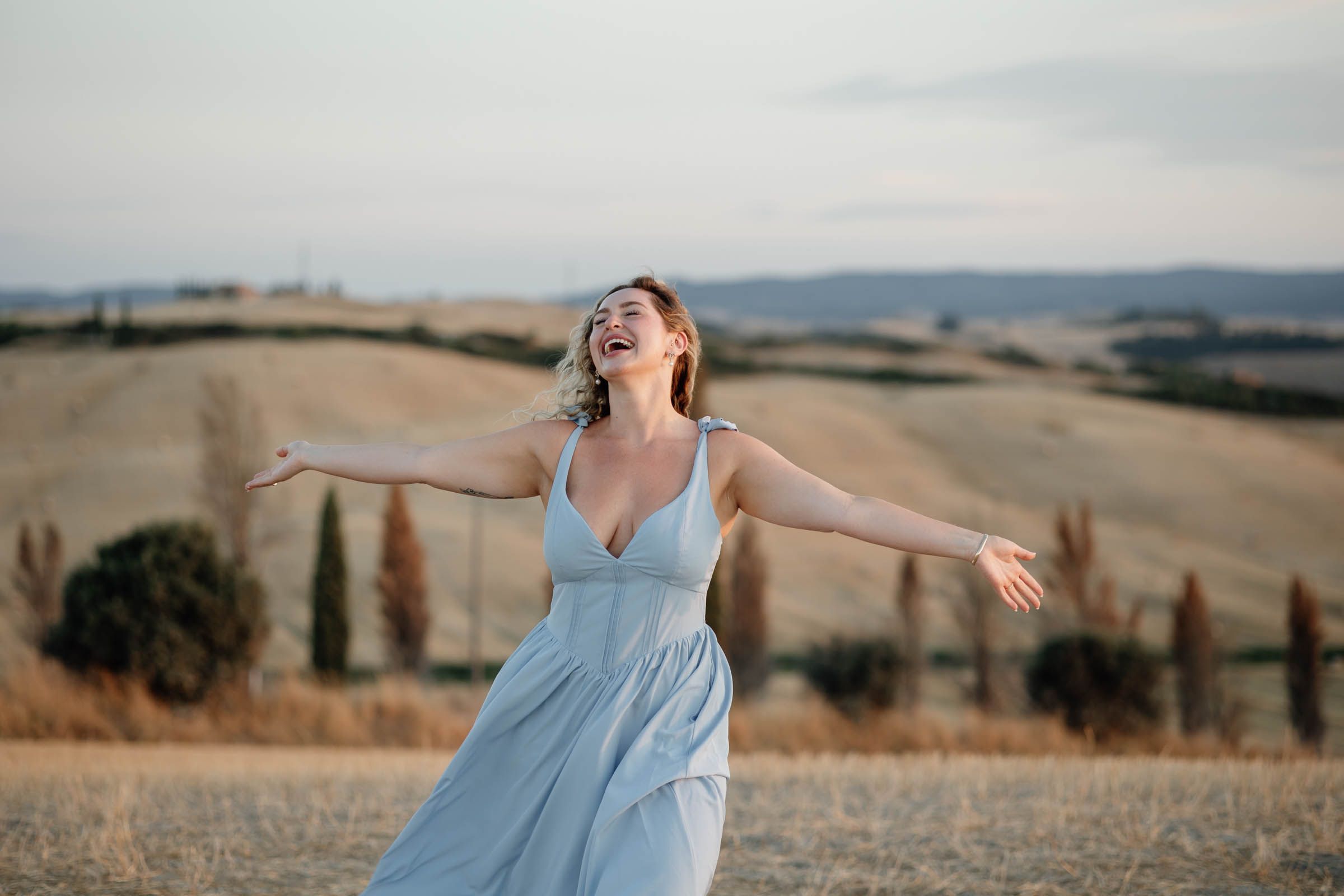 pre-wedding photoshoot in siena countryside