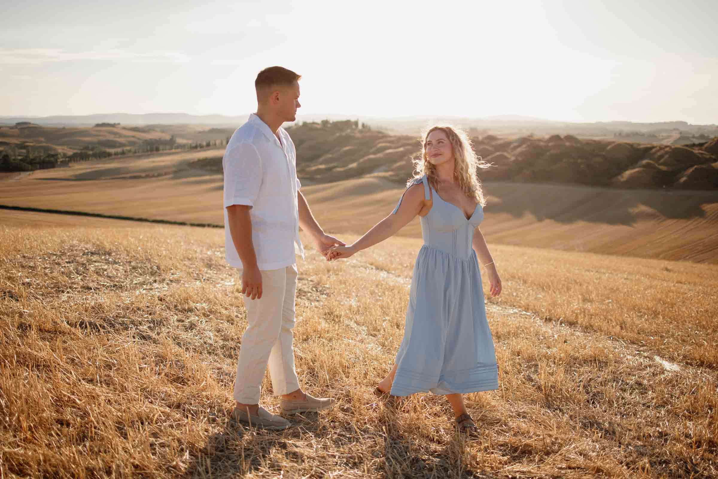 pre-wedding photoshoot in siena countryside